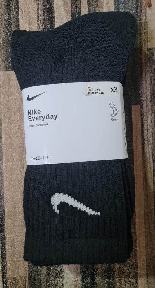 Nike Dri-FIT Black Crew Socks – Comfort and Performance Redefined